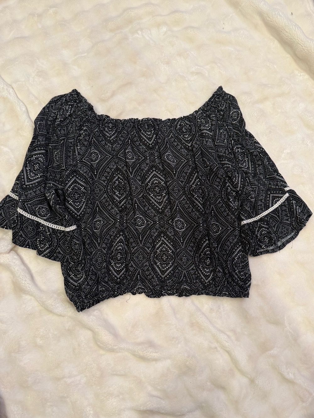 Forever 21 Black Patterned Off-Shoulder Crop Top